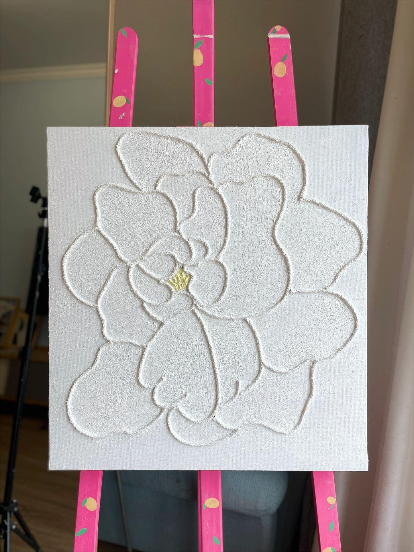 Elegant White Flower Oil Painting with Textured Plaster Finish for Home Decor