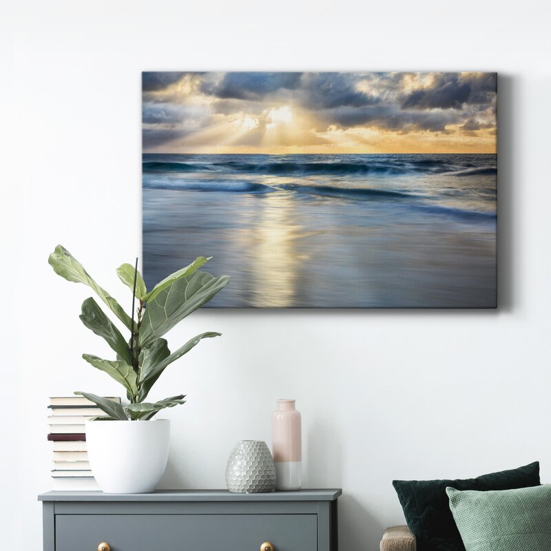 Tranquil Shoreline: Serene Ocean Waves Under a Dramatic Cloudscape