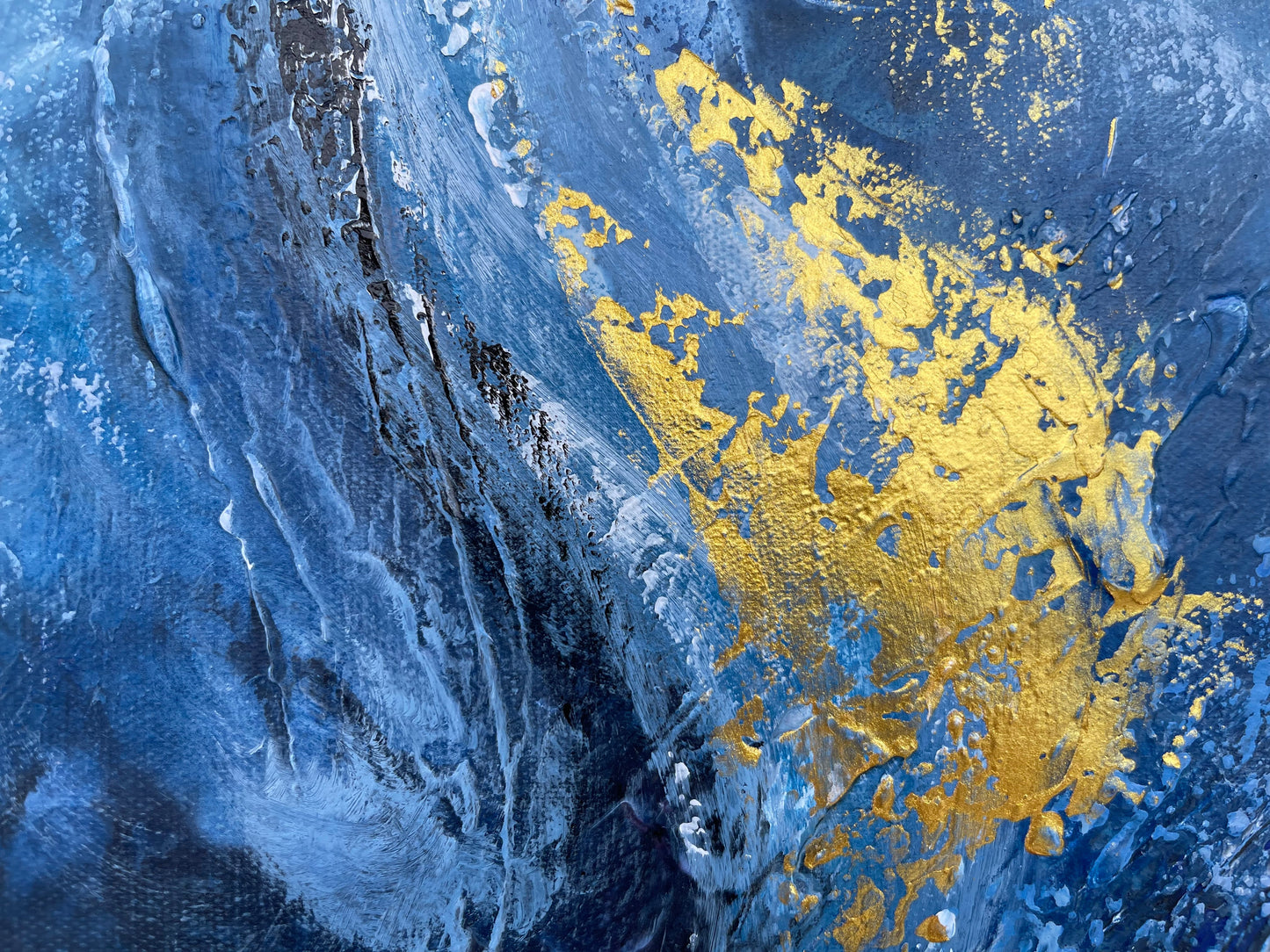 Elegant Blue Waves: Abstract Oil Painting of Serene Ocean Scenery