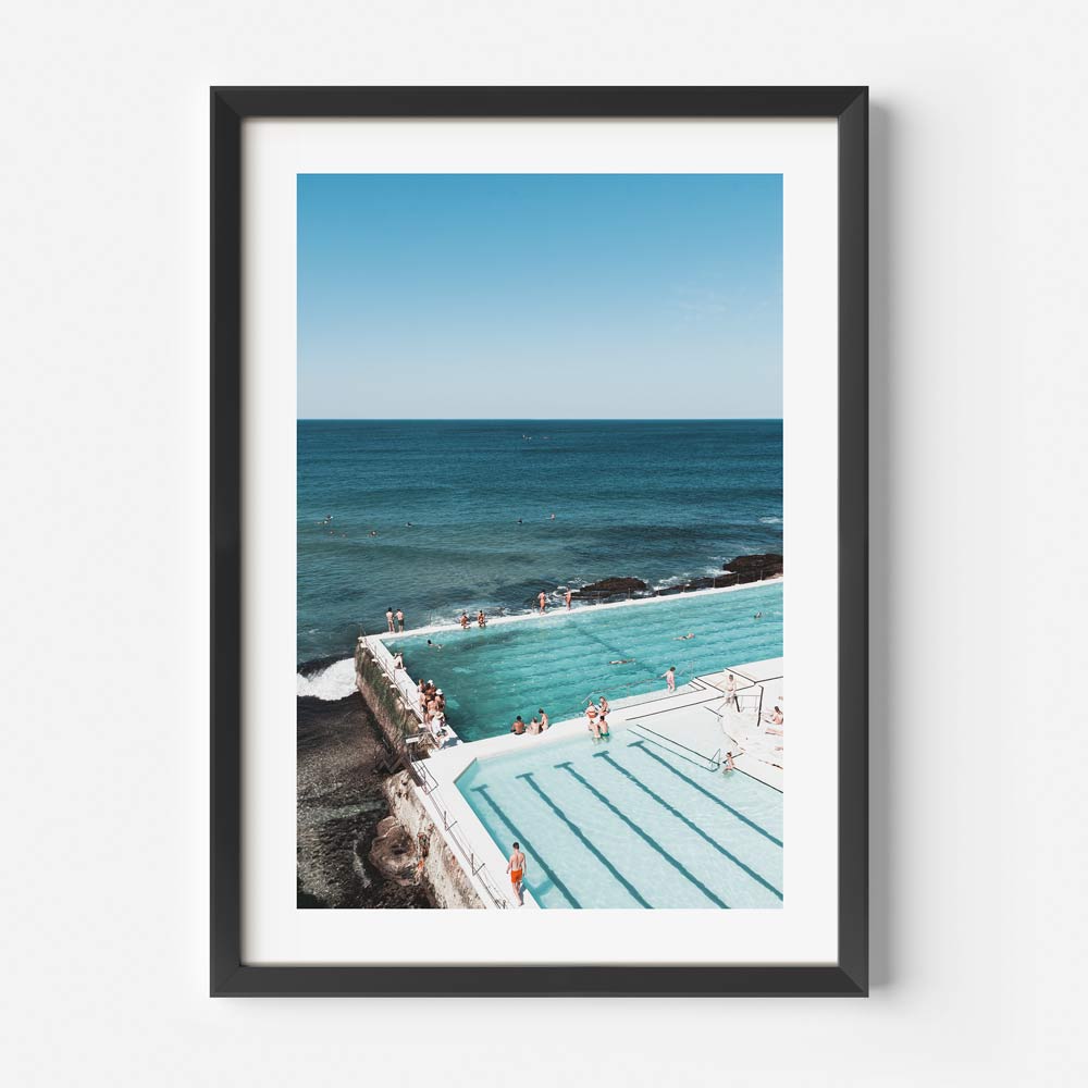 Tranquil Ocean View with Bathers at Scenic Iceberg Pool