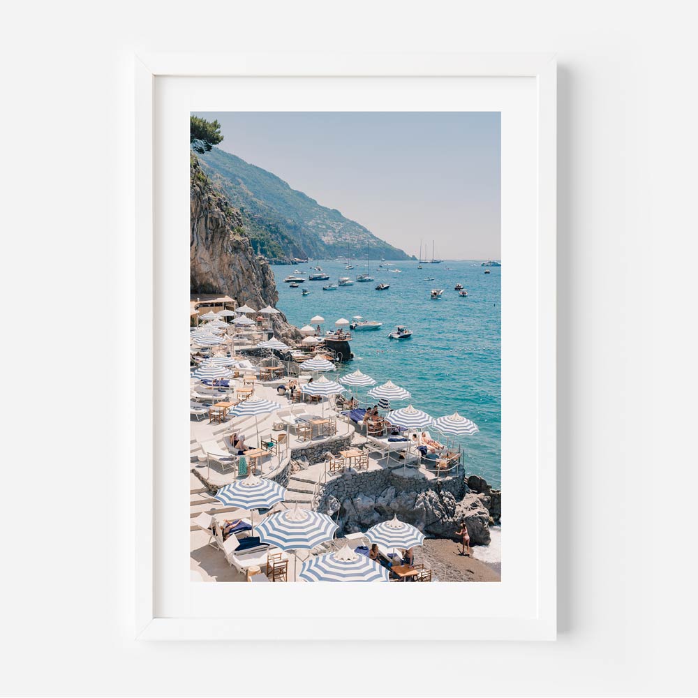 Coastal Serenity: Vibrant Ocean View with Beach Umbrellas and Warm Summer Vibes