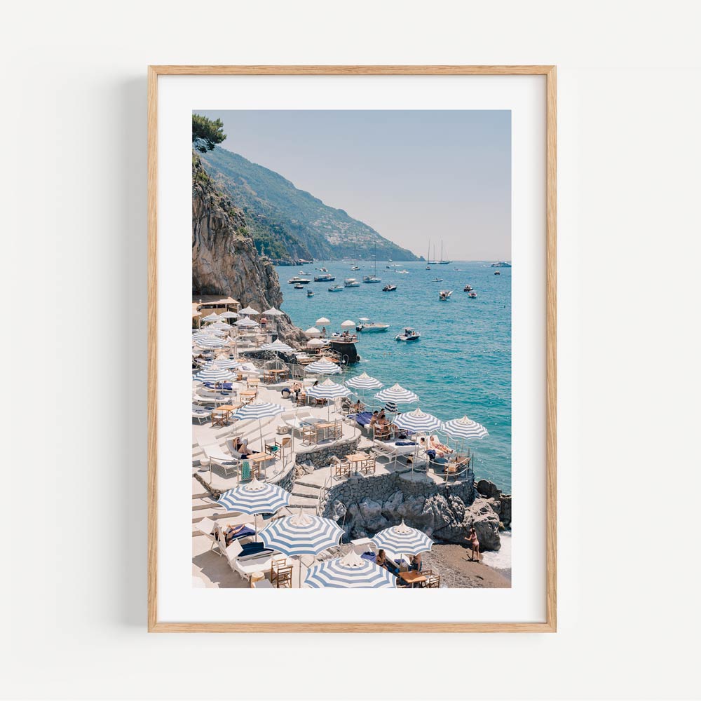 Coastal Serenity: Vibrant Ocean View with Beach Umbrellas and Warm Summer Vibes