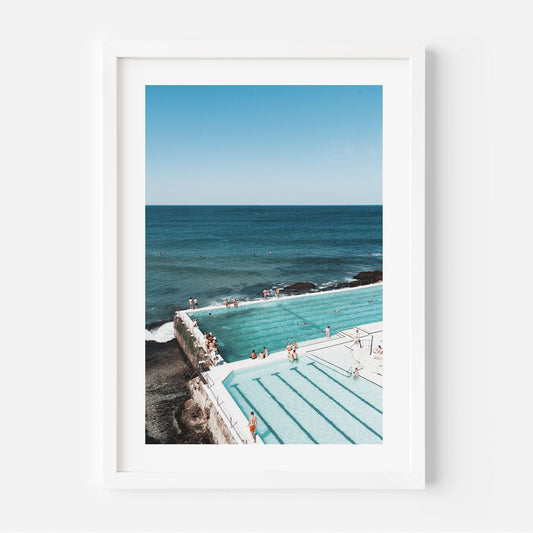 Tranquil Ocean View with Bathers at Scenic Iceberg Pool