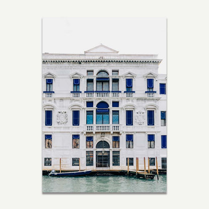 Elegant Venetian Palazzo on the Water - Stunning Oil Painting of Architectural Beauty