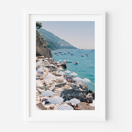 Coastal Serenity: Vibrant Ocean View with Beach Umbrellas and Warm Summer Vibes