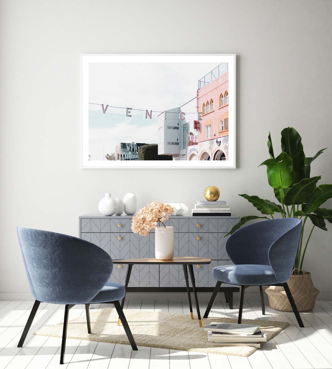 Charming Venice Beach Streetscape: Vibrant Oceanfront Oil Painting
