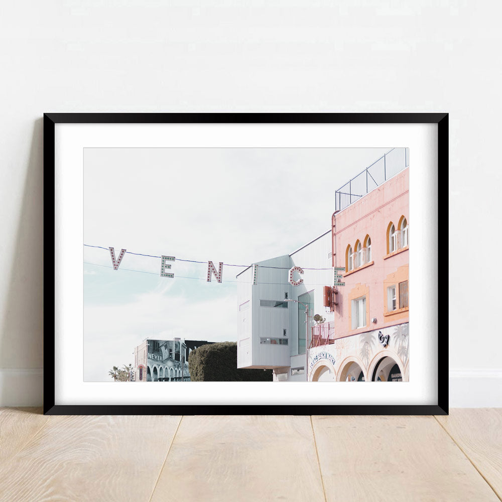 Charming Venice Beach Streetscape: Vibrant Oceanfront Oil Painting